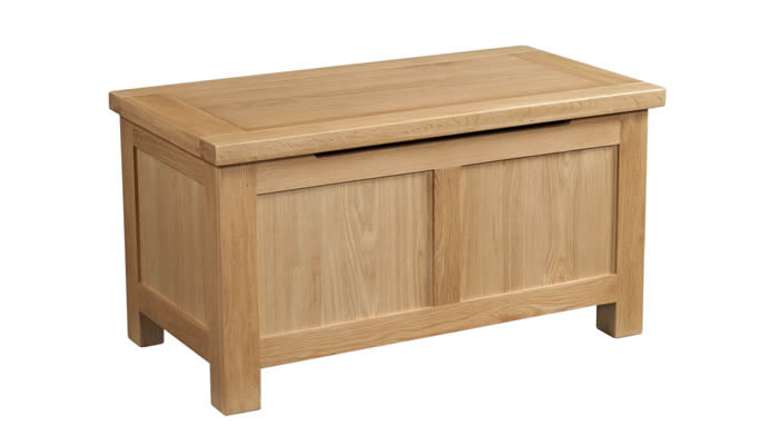 Signature Collection Dorridge Light Oak Bedroom Blanket Box